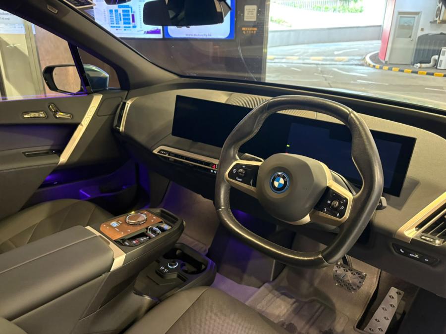 iX xDrive40i - Image 3